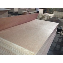 Madera contrachapada de Okoume de alta calidad y bajo precio